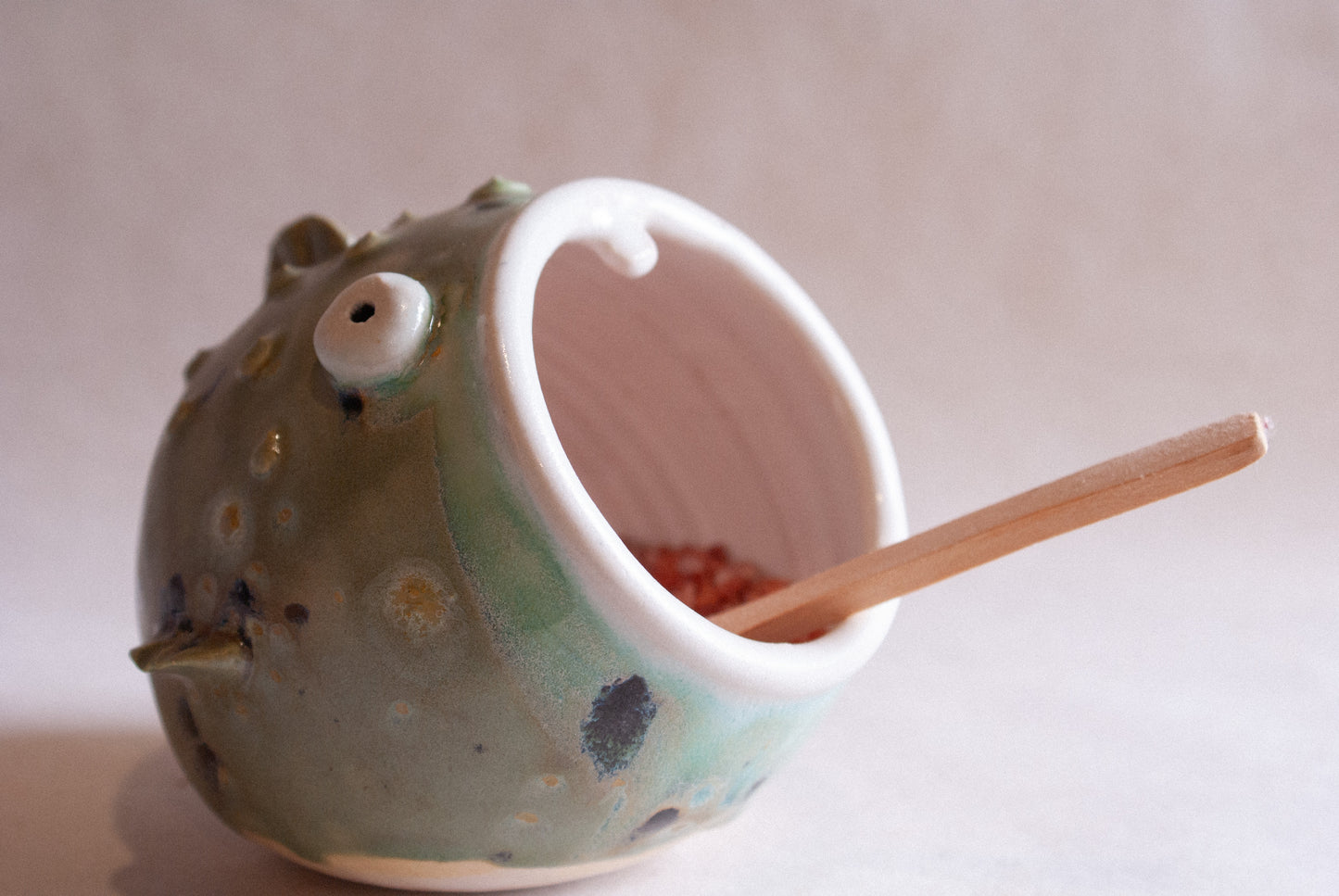 Pufferfish Saltpot with spoon (speckled gree)